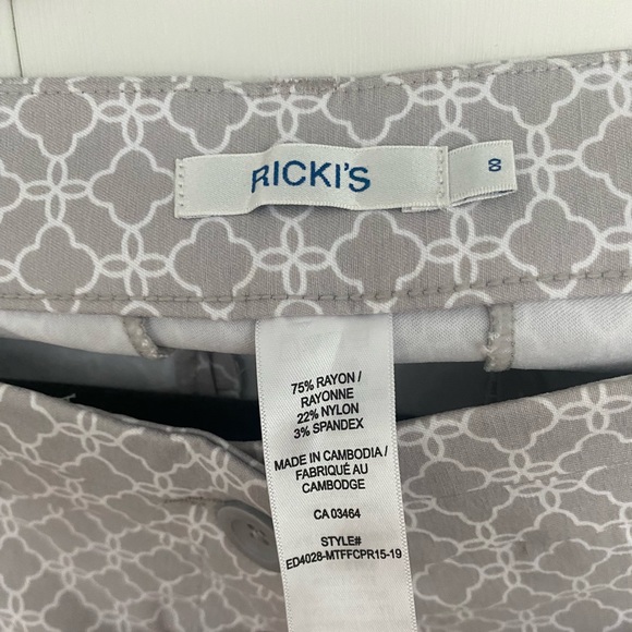 NWOT capri pants - Picture 2 of 4